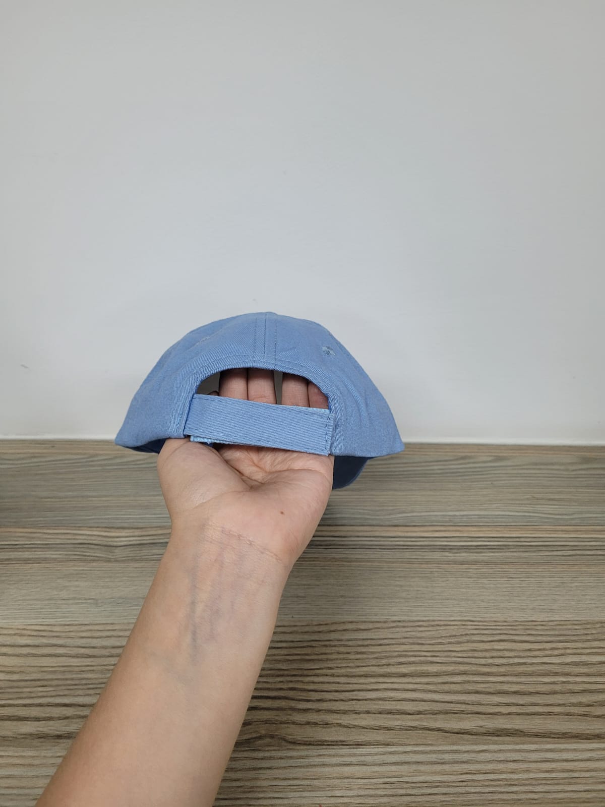 DKPS #010 GORRA BEBE GABARDINA 100% ALG. AJUSTE VELCRO