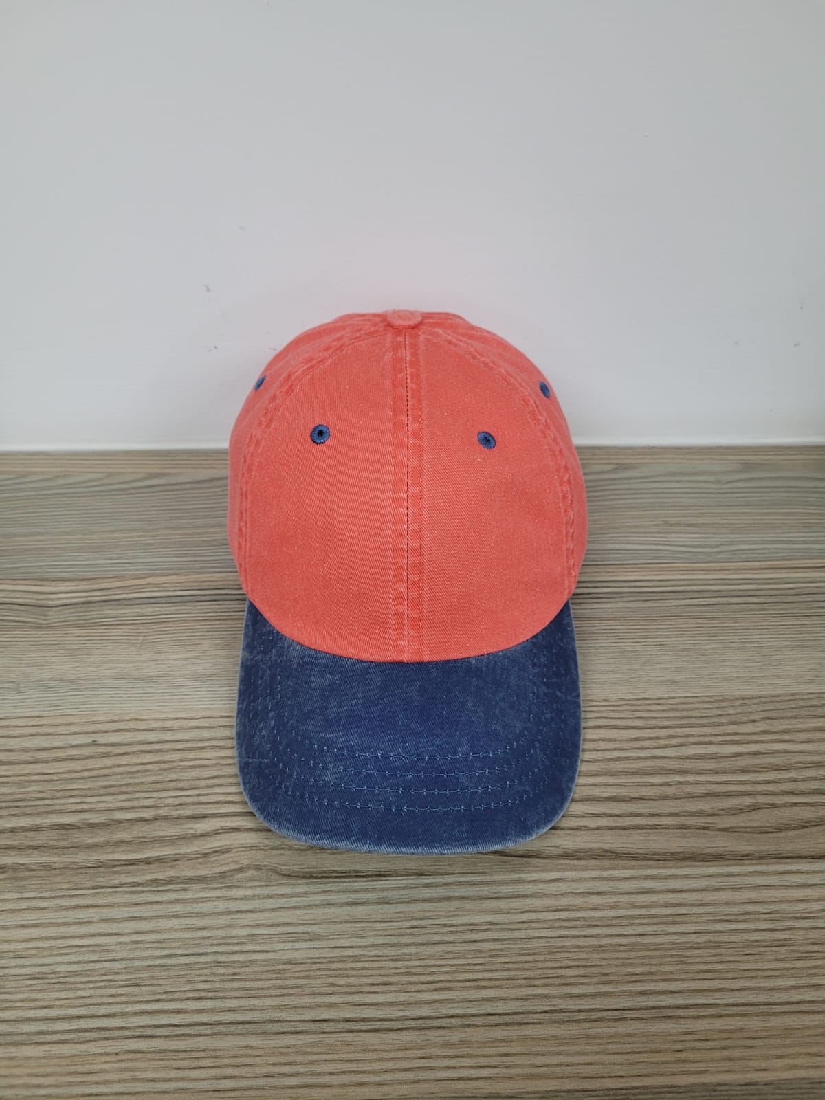 DKPS #301 GORRA DESLAVADA COMB GAB PIGMENTADA 100% ALG. AJUSTE VELCRO