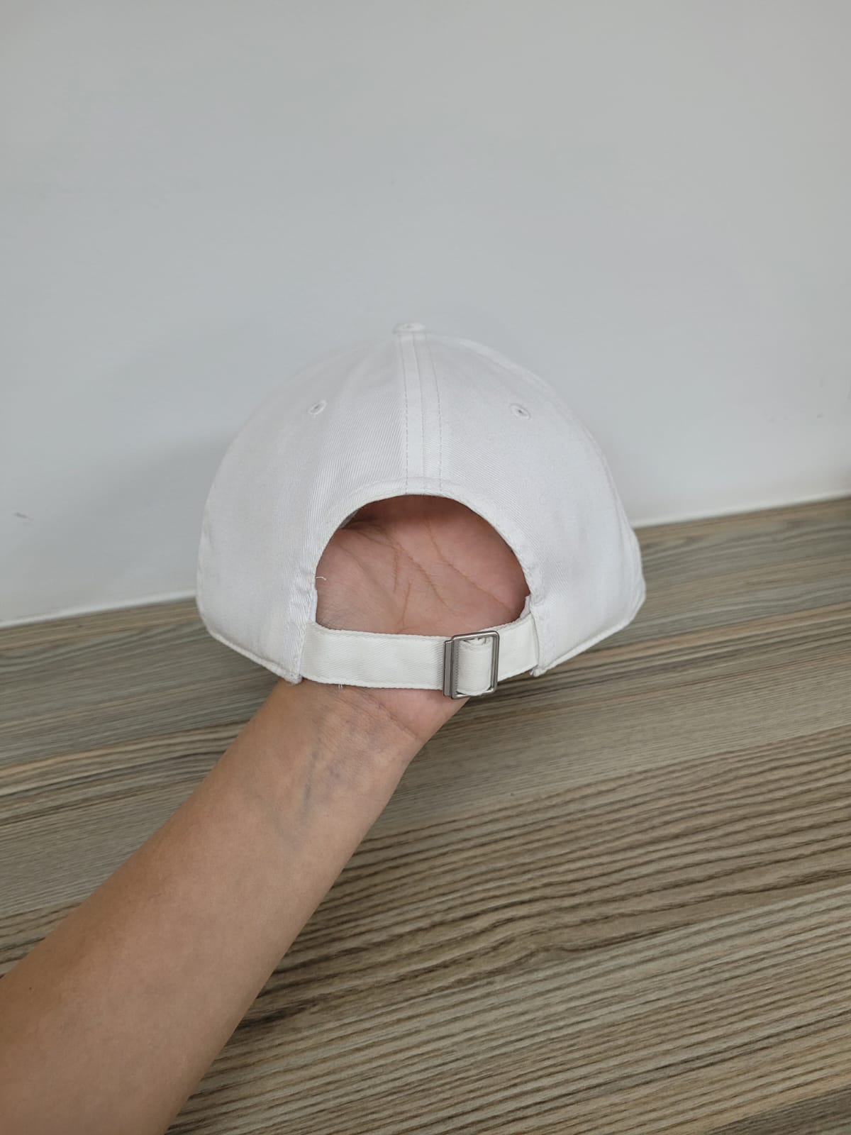 GORRA PRO 65% ALGODON 35% POLIESTER AJUSTE DE HEBILLA METALICA