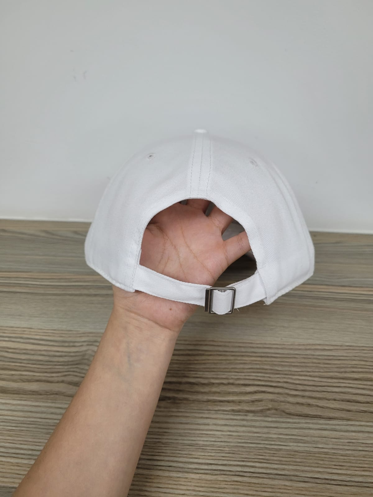 GORRA FULL 100% POLIESTER 5 GAJOS AJUSTE DE HEBILLA METALICA