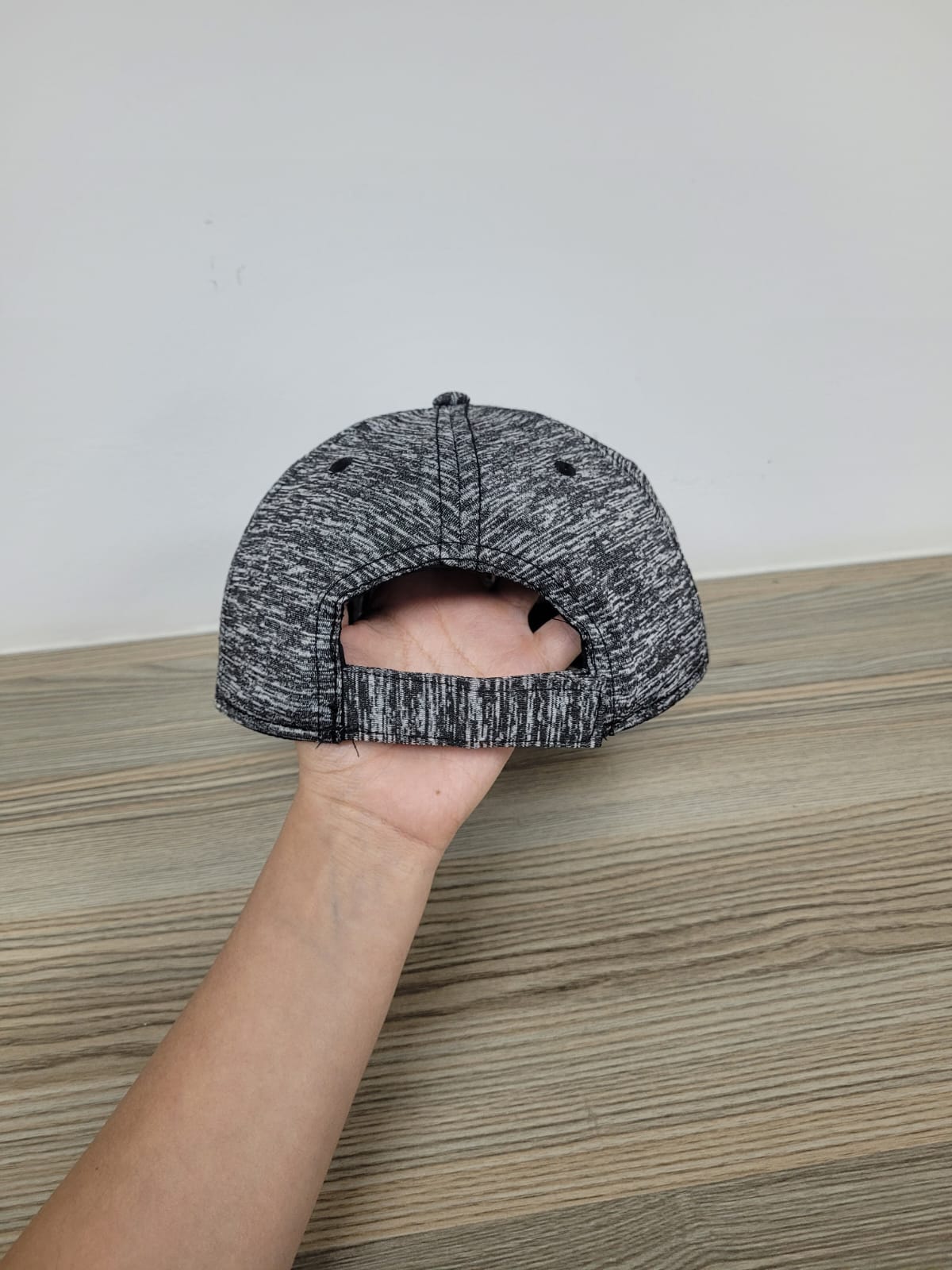 DKPS #220 GORRA JASPE POL 95% SPANDEX 5%. AJUSTE VELCRO