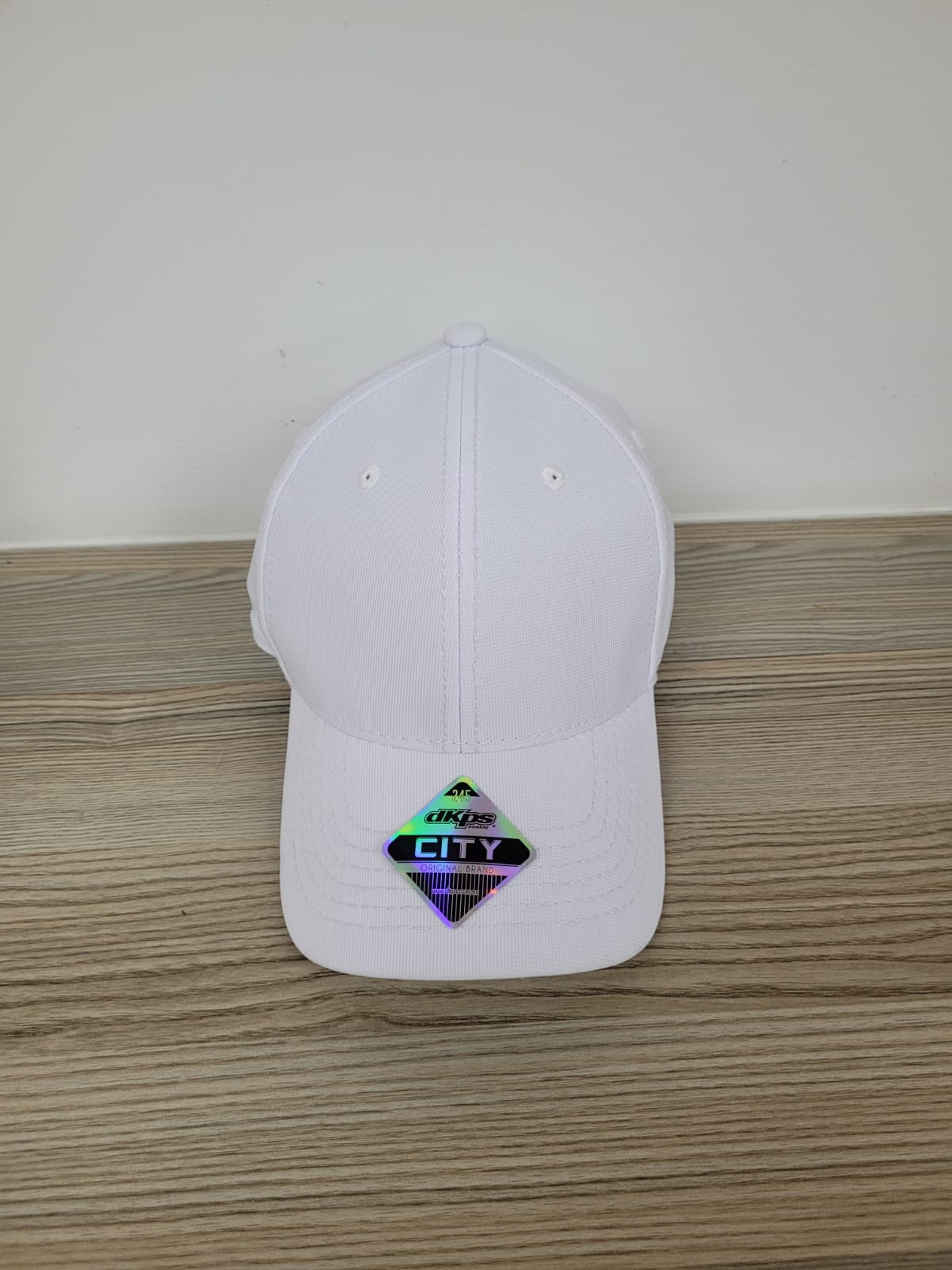 DKPS #245 GORRA CITY , POL 94% SPAN 6%, AJUSTE METALICO Y OJILLO METALICO
