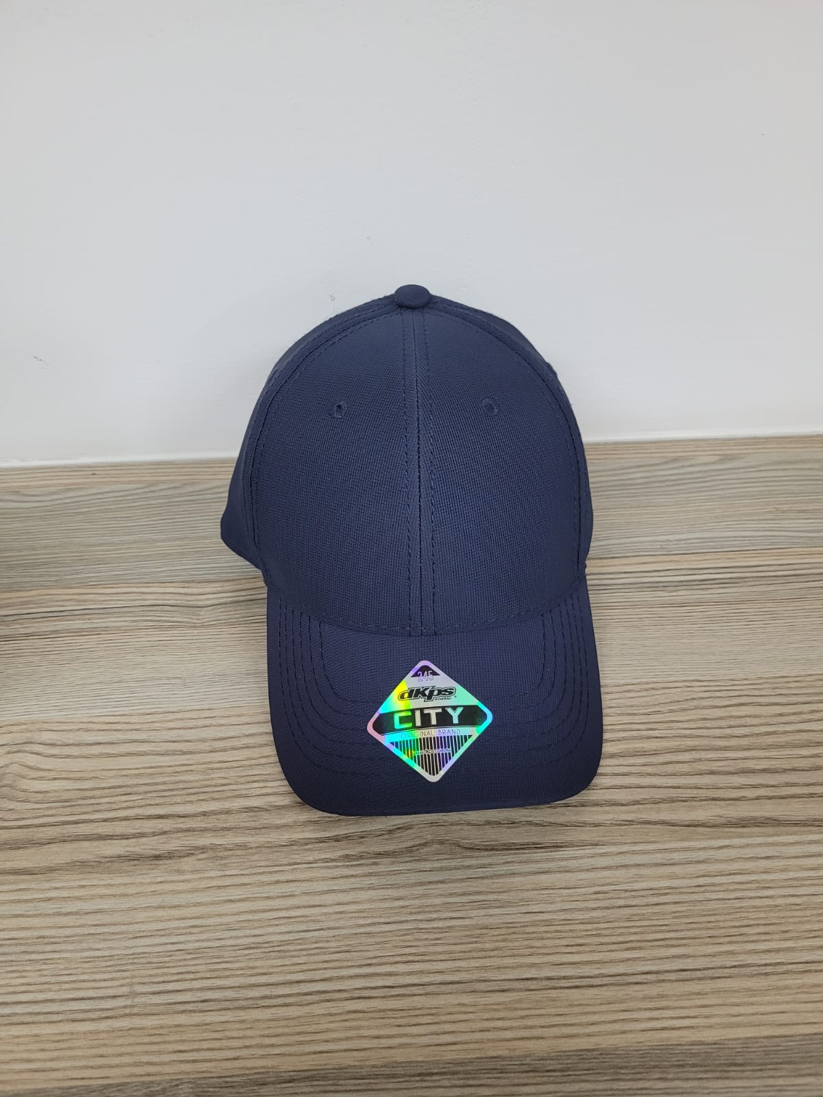 DKPS #245 GORRA CITY , POL 94% SPAN 6%, AJUSTE METALICO Y OJILLO METALICO