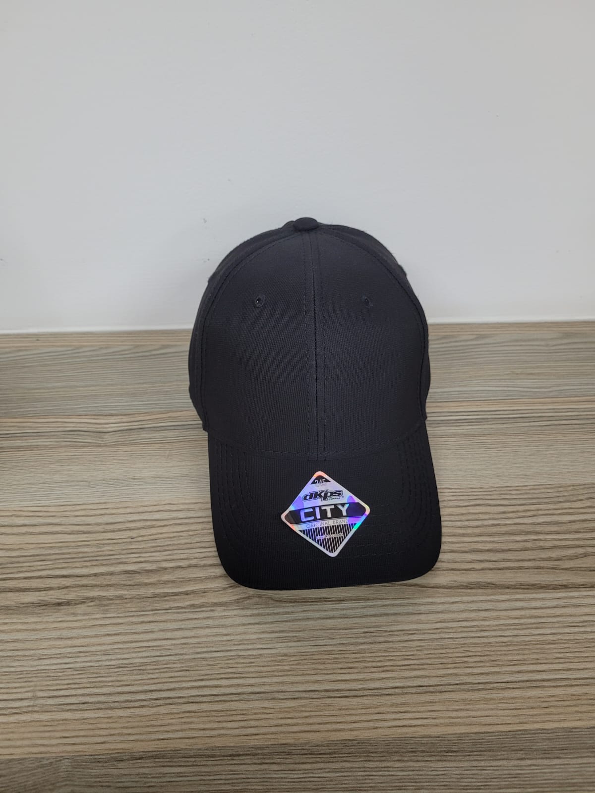 DKPS #245 GORRA CITY , POL 94% SPAN 6%, AJUSTE METALICO Y OJILLO METALICO
