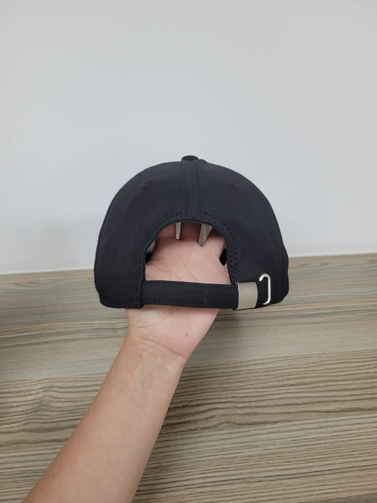DKPS #245 GORRA CITY , POL 94% SPAN 6%, AJUSTE METALICO Y OJILLO METALICO