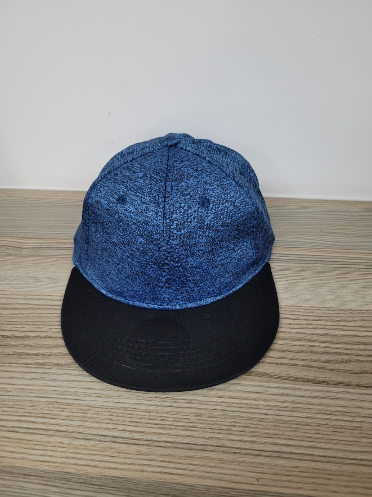 DKPS #271 GORRA PLANA JASPE POL 95% SPANDEX 5%.AJUSTE VELCRO