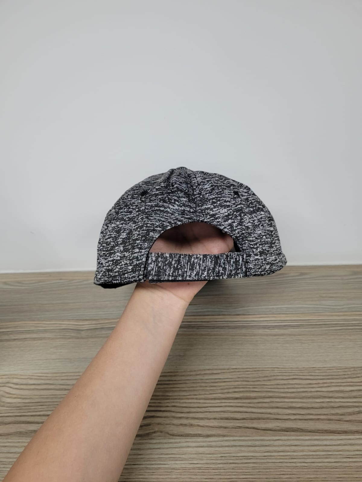 DKPS #271 GORRA PLANA JASPE POL 95% SPANDEX 5%.AJUSTE VELCRO