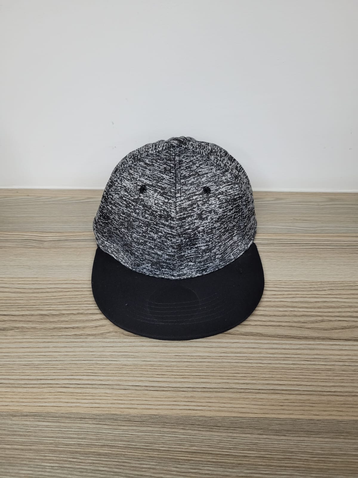 DKPS #271 GORRA PLANA JASPE POL 95% SPANDEX 5%.AJUSTE VELCRO
