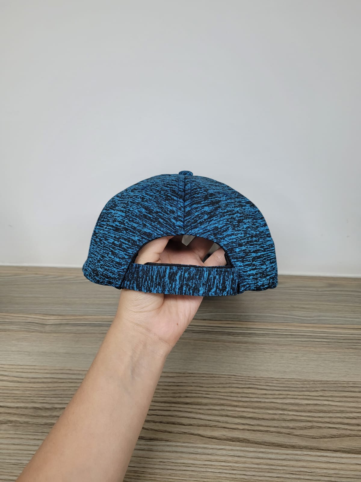 DKPS #271 GORRA PLANA JASPE POL 95% SPANDEX 5%.AJUSTE VELCRO
