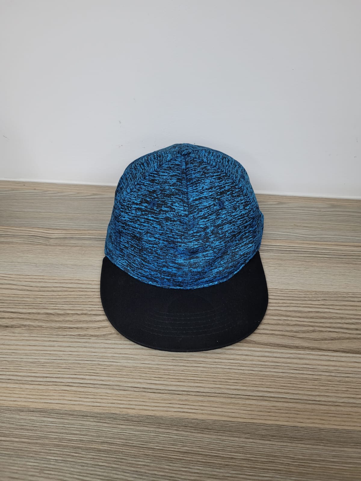 DKPS #271 GORRA PLANA JASPE POL 95% SPANDEX 5%.AJUSTE VELCRO