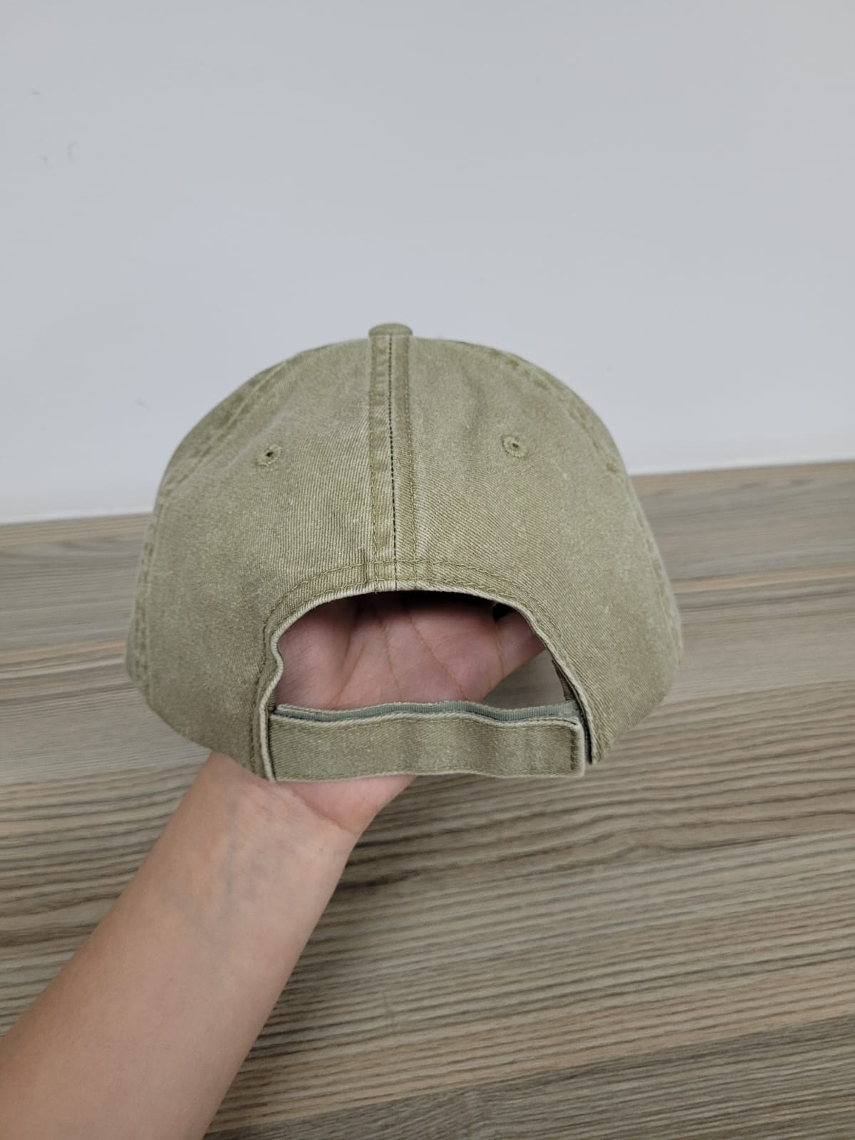 DKPS #300 GORRA DESLAVADA GAB PIGMENTADA 100% ALG. AJUSTE VELCRO