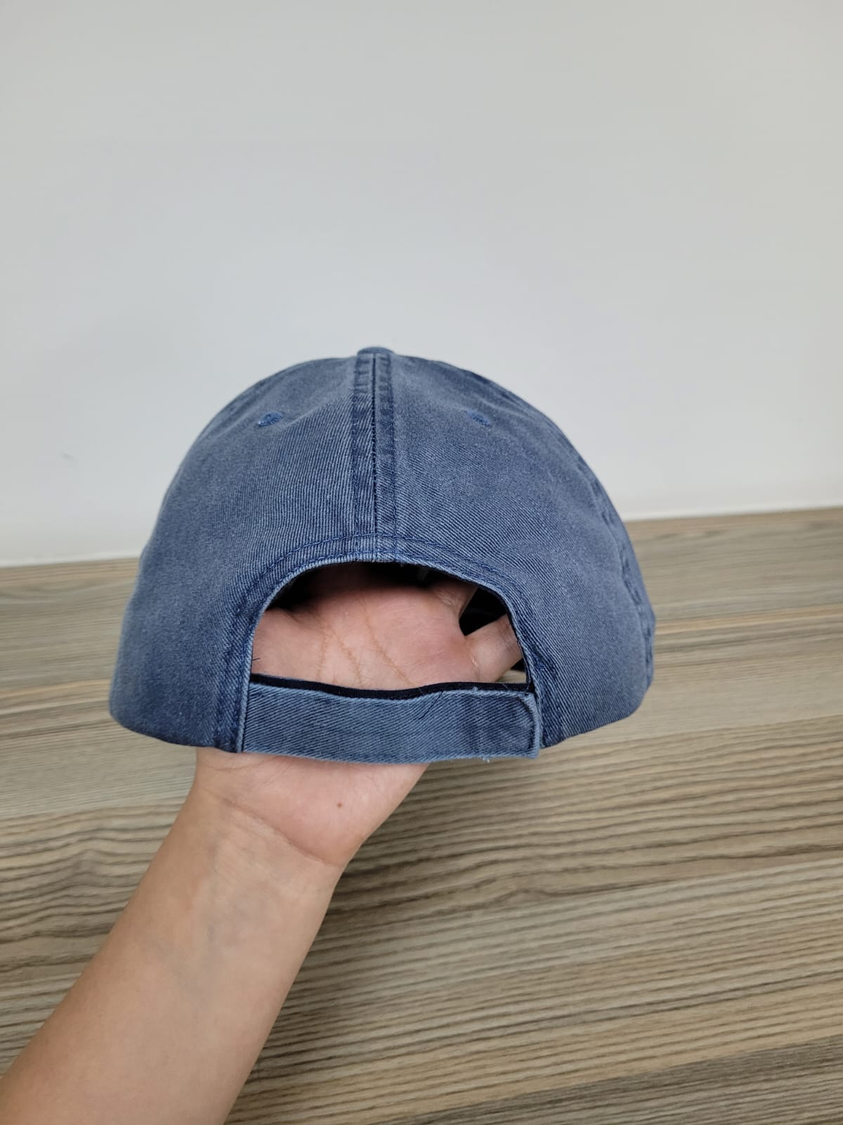 DKPS #300 GORRA DESLAVADA GAB PIGMENTADA 100% ALG. AJUSTE VELCRO