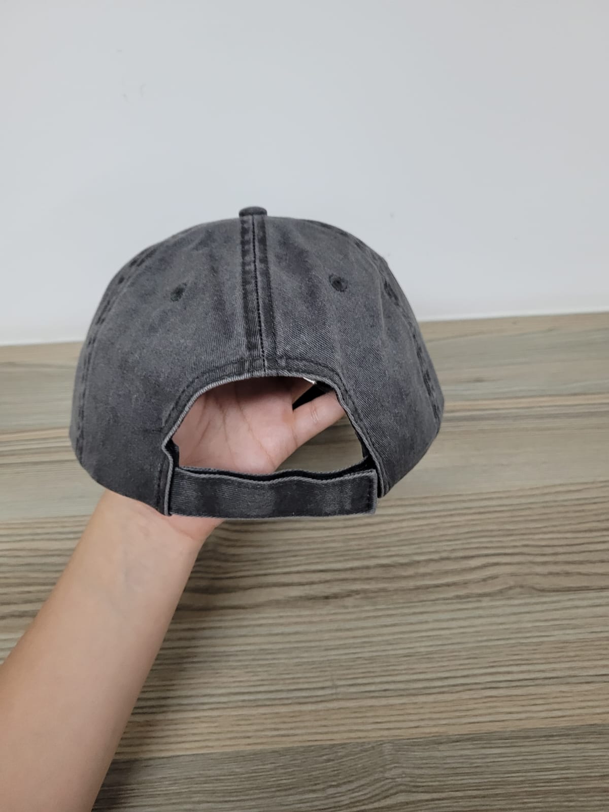 DKPS #300 GORRA DESLAVADA GAB PIGMENTADA 100% ALG. AJUSTE VELCRO