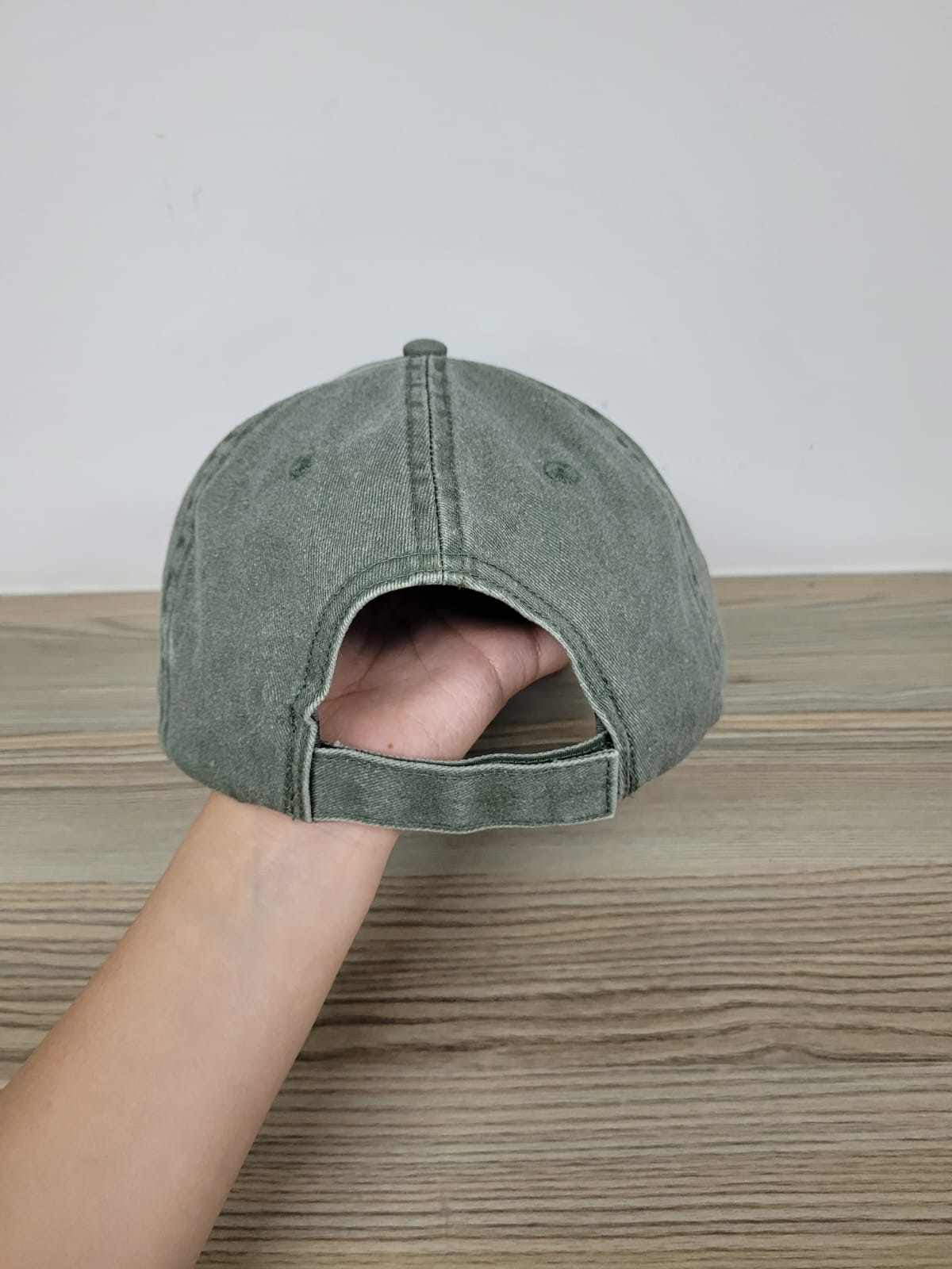 DKPS #300 GORRA DESLAVADA GAB PIGMENTADA 100% ALG. AJUSTE VELCRO