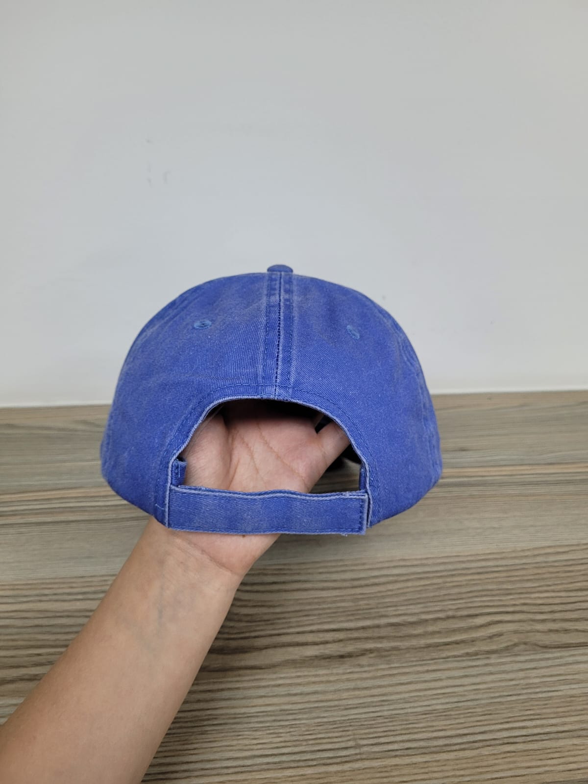 DKPS #300 GORRA DESLAVADA GAB PIGMENTADA 100% ALG. AJUSTE VELCRO
