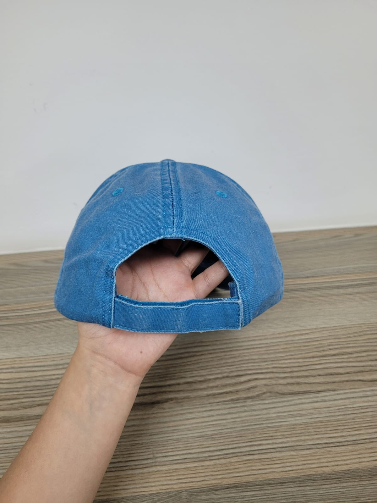 DKPS #300 GORRA DESLAVADA GAB PIGMENTADA 100% ALG. AJUSTE VELCRO