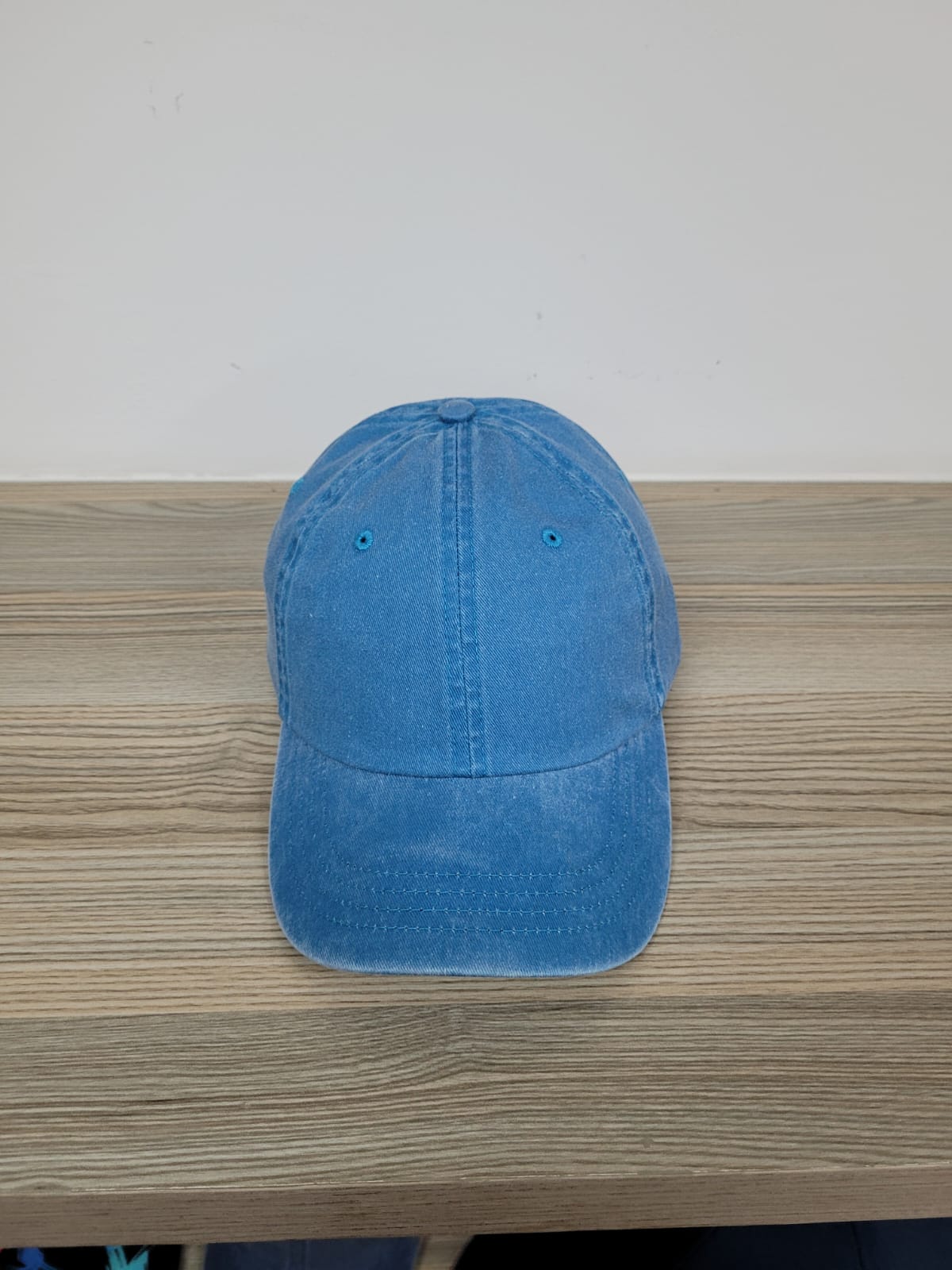 DKPS #300 GORRA DESLAVADA GAB PIGMENTADA 100% ALG. AJUSTE VELCRO