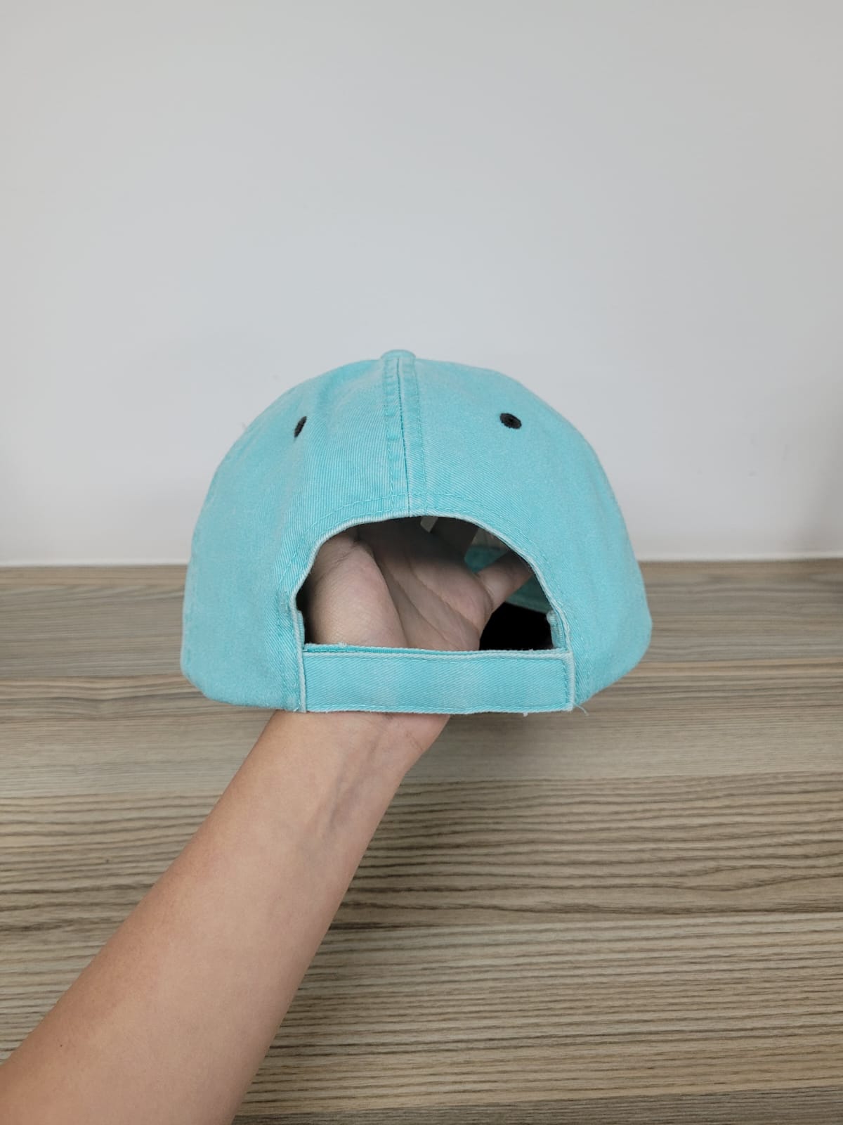 DKPS #301 GORRA DESLAVADA COMB GAB PIGMENTADA 100% ALG. AJUSTE VELCRO