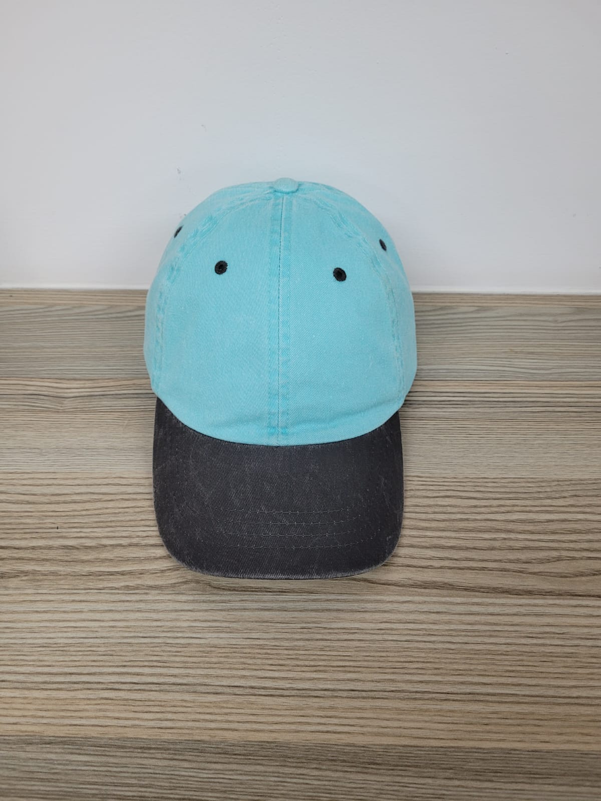 DKPS #301 GORRA DESLAVADA COMB GAB PIGMENTADA 100% ALG. AJUSTE VELCRO