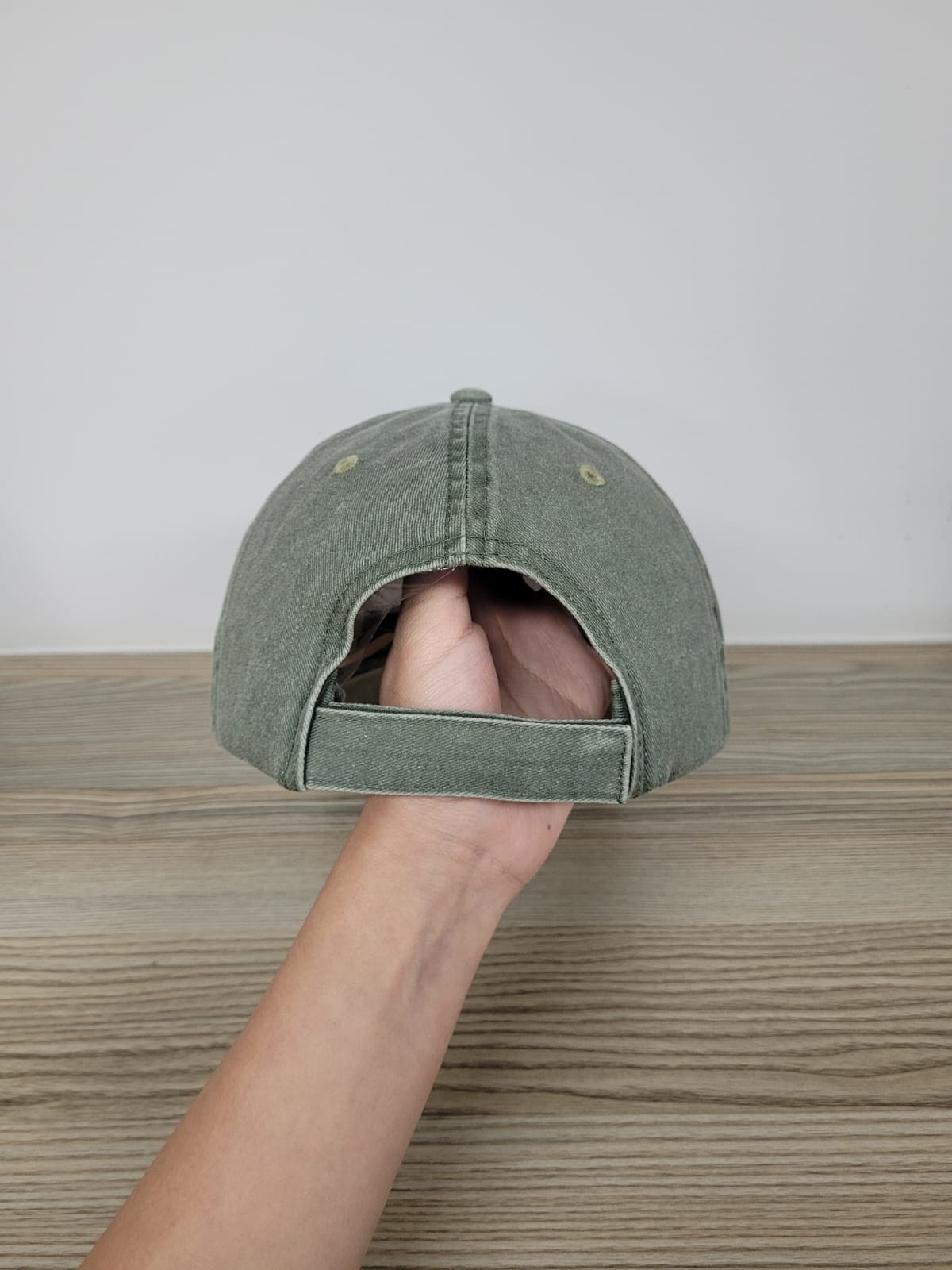 DKPS #301 GORRA DESLAVADA COMB GAB PIGMENTADA 100% ALG. AJUSTE VELCRO