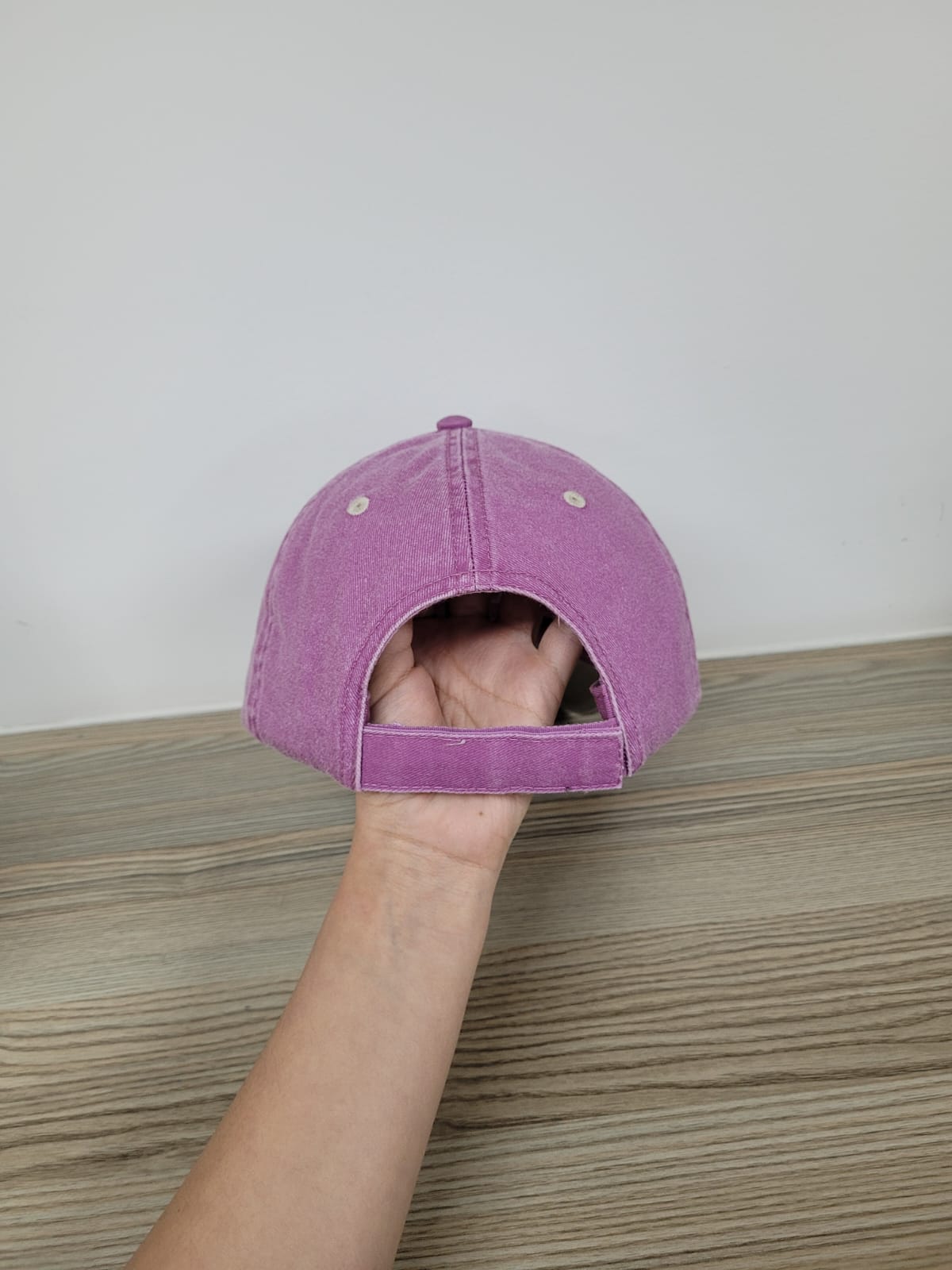 DKPS #301 GORRA DESLAVADA COMB GAB PIGMENTADA 100% ALG. AJUSTE VELCRO