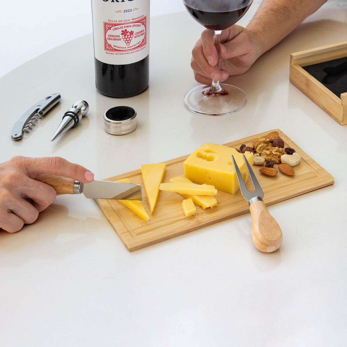 Set de vino y Tabla para quesos "WINCHESTER"